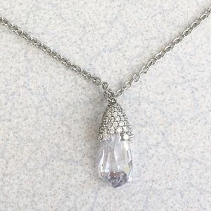 Gorgeous NWOT Austrian Crystal sparkling pendant